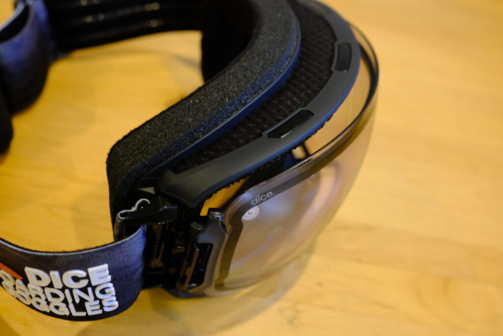 DICE BANKのA-BLOWシステムでレンズが浮き上がった状態