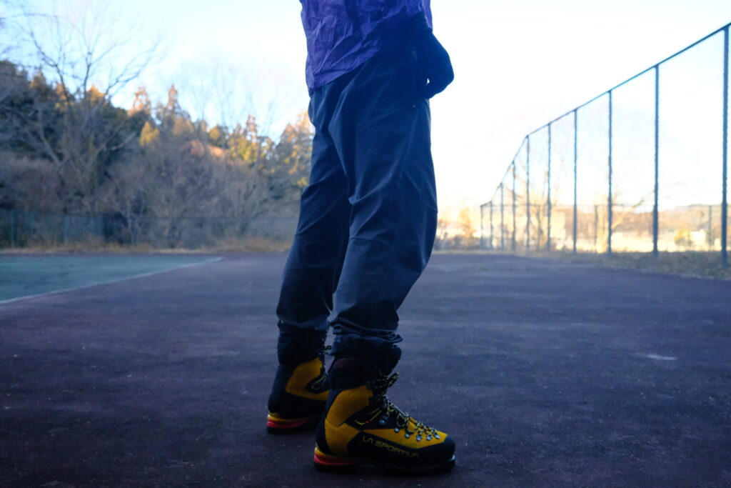 登山前のスポルティバと私