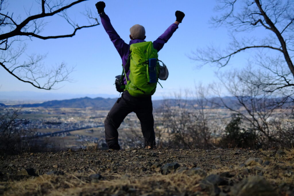 佐野の山でガッツポーズ