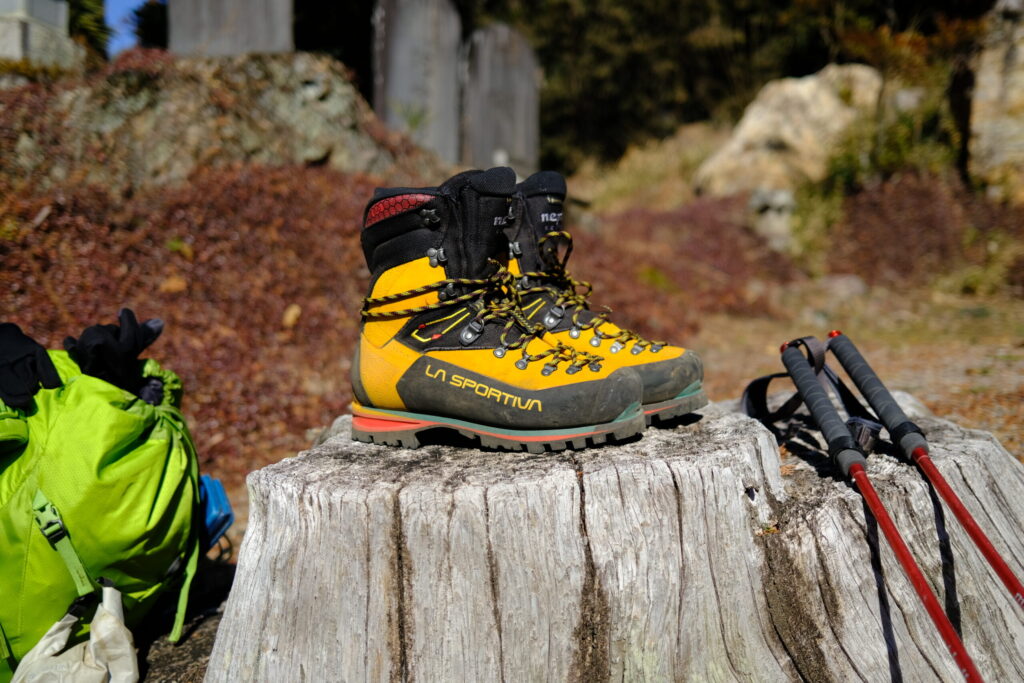 登山を終えた後のスポルティバ