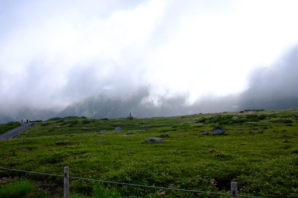 室堂からハイキング開始