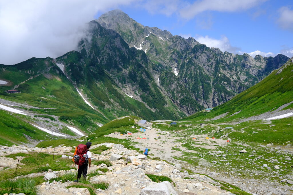 剱沢キャンプ場の全体風景